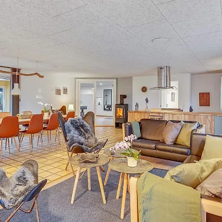 Five-bedroom Holiday In Blavand 26 *