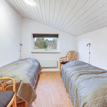 Five-bedroom Holiday In Blavand 26 *