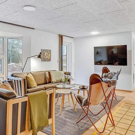 Five-bedroom Holiday In Blavand 26 Ho